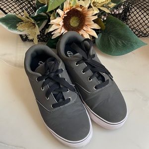 Heelys shoes with wheels Grey boys youth size6